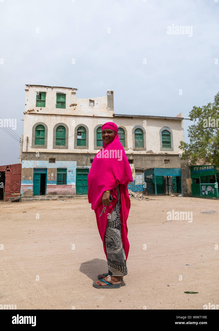 Somali woman in front of old ottoman houses, Sahil region, Berbera, Somaliland Stock Photo