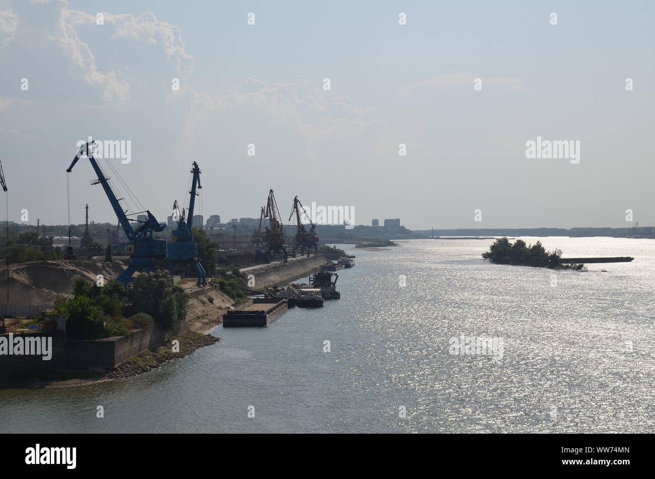 Der Donau-Hafen von Ruse, Bulgarien, an der Grenze zu Rumänien Stock Photo