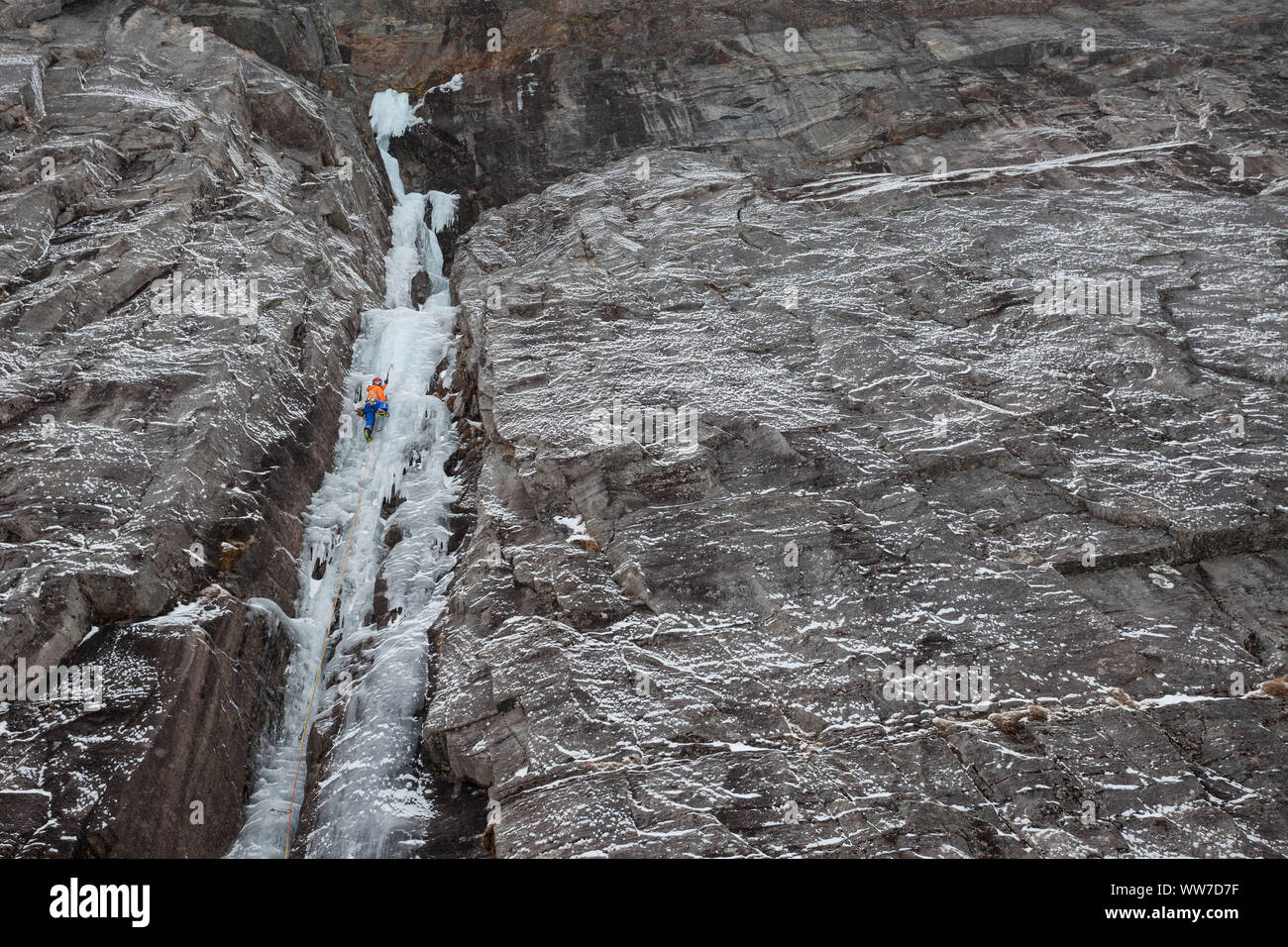 Ice cliff climber hi-res stock photography and images - Alamy