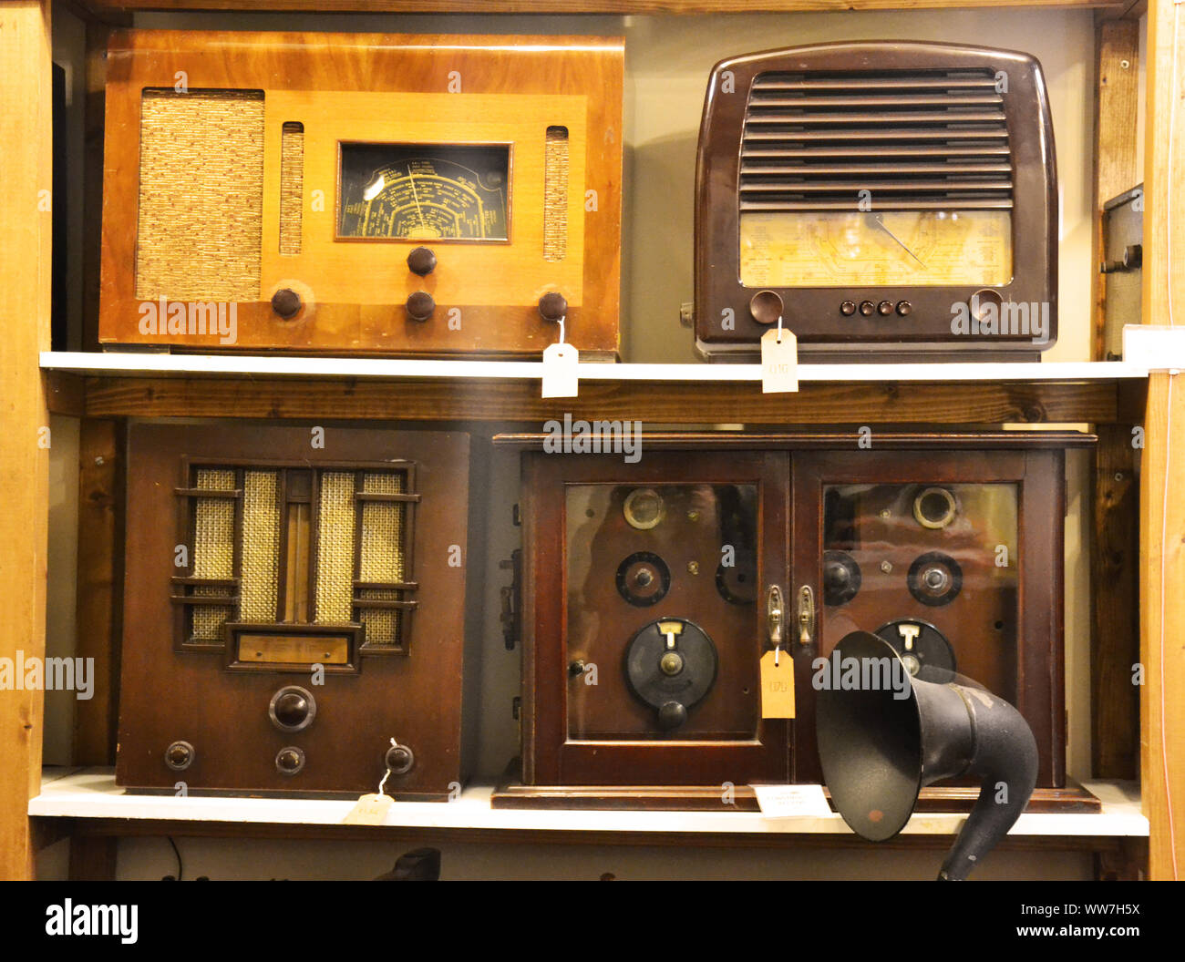 Old vintage radios in a museum Stock Photo - Alamy