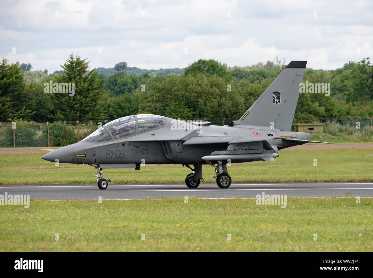 Honeywell f124 turbofan hi-res stock photography and images - Alamy