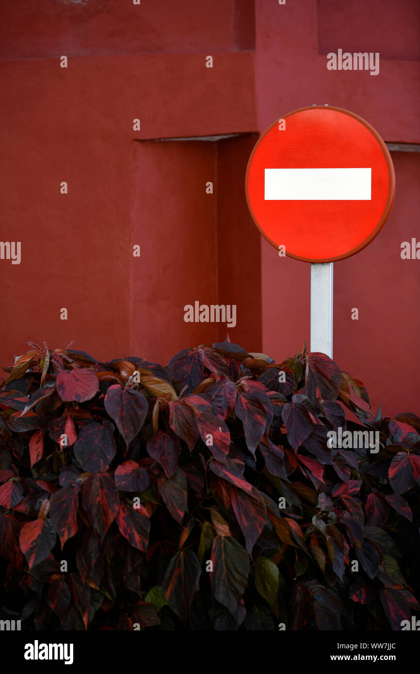 No entry! sign in front of red house, El Sauzal, Tenerife, Canary Islands, Spain Stock Photo