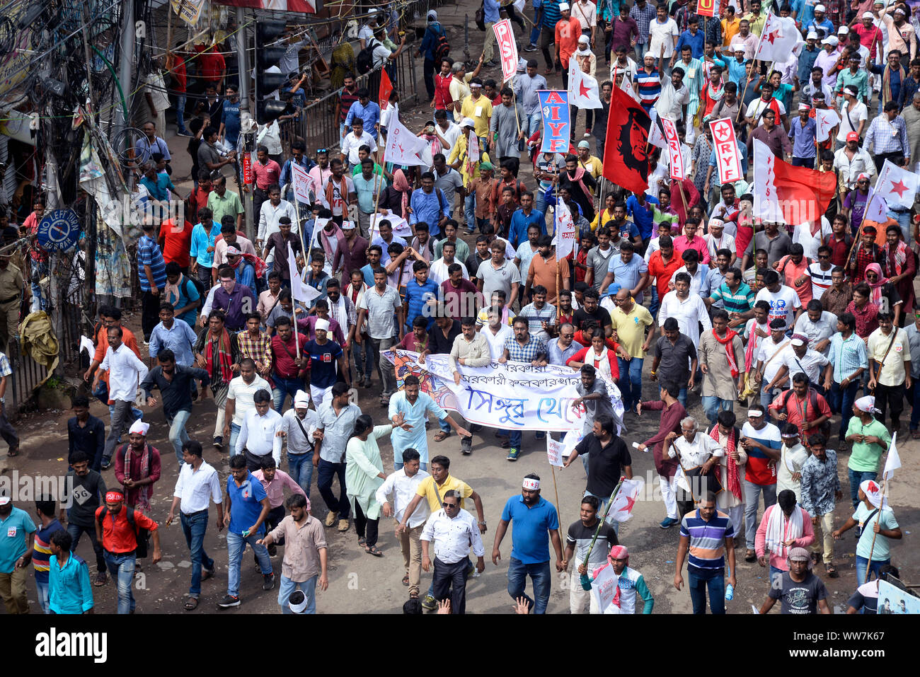 Kolkata, India. 13th Sep, 2019. Left parties youth and student activist take part in Singur to Nanabbana rally demanding jobs opportunity. (Photo by Saikat Paul/Pacific Press) Credit: Pacific Press Agency/Alamy Live News Stock Photo