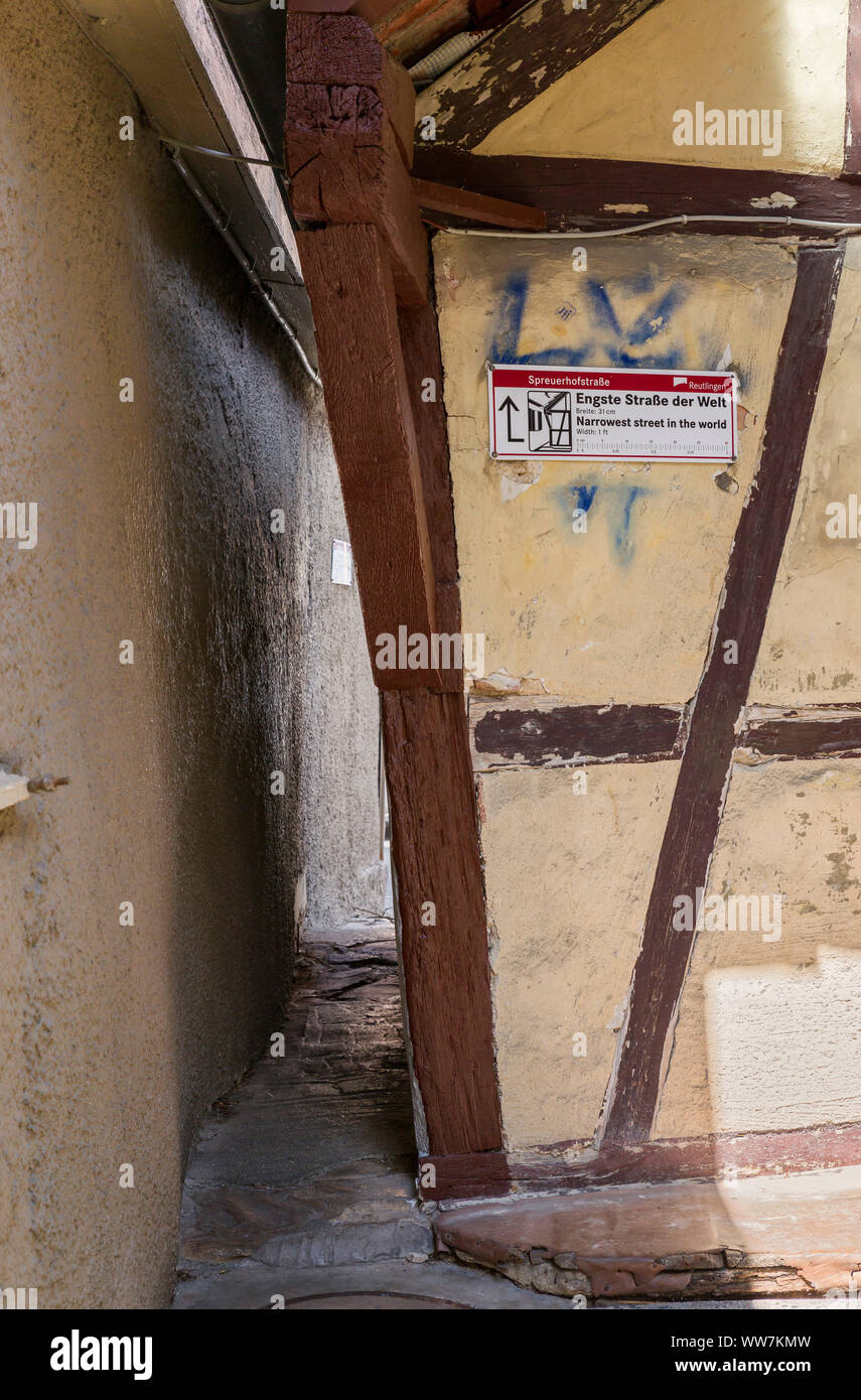 Germany, Baden-Wuerttemberg, Reutlingen, Spreuerhofstrasse, the narrowest road of the world ...
