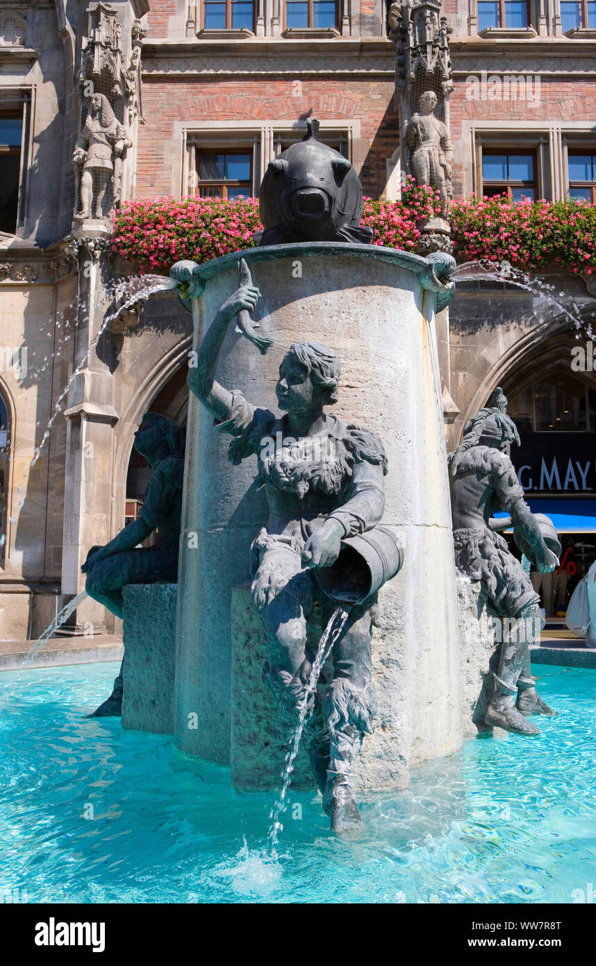 The fish fountain in the centre of the city of Munich Stock Photo Alamy