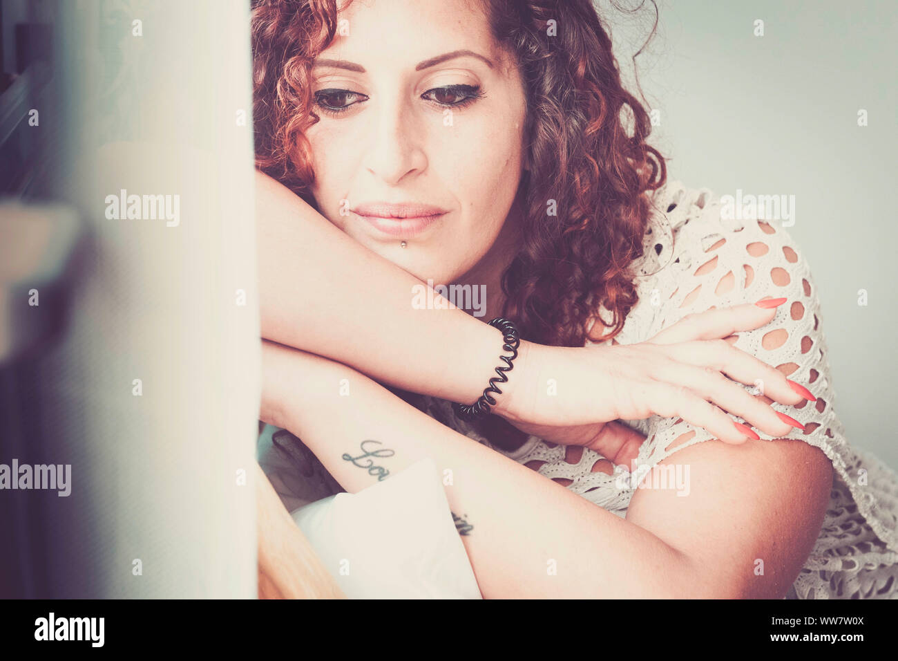 No Friends Woman Alone High Resolution Stock Photography And Images Alamy