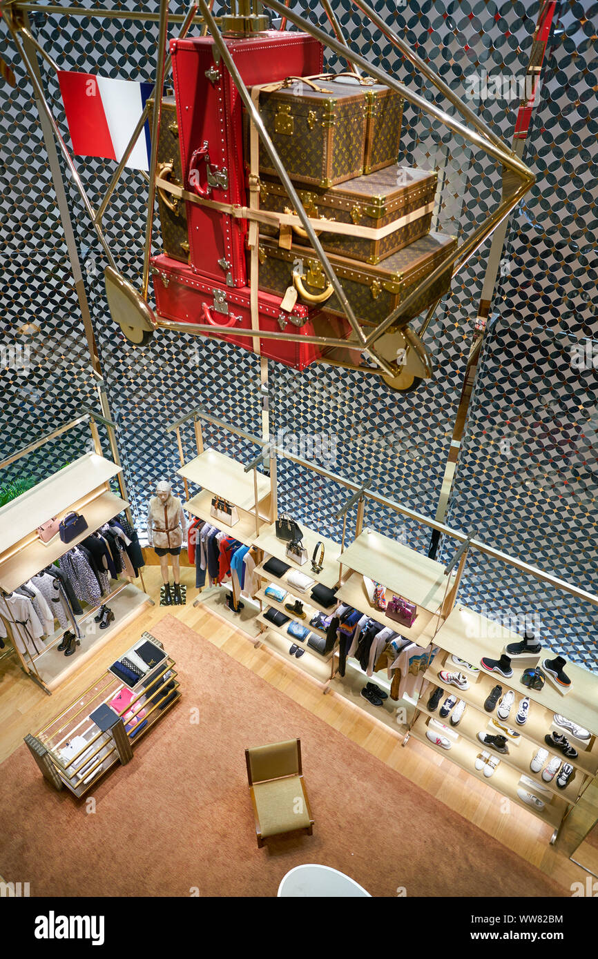 Interior of Louis Vuitton Fashion House in Singapore Editorial Photography  - Image of legendary, french: 176042707