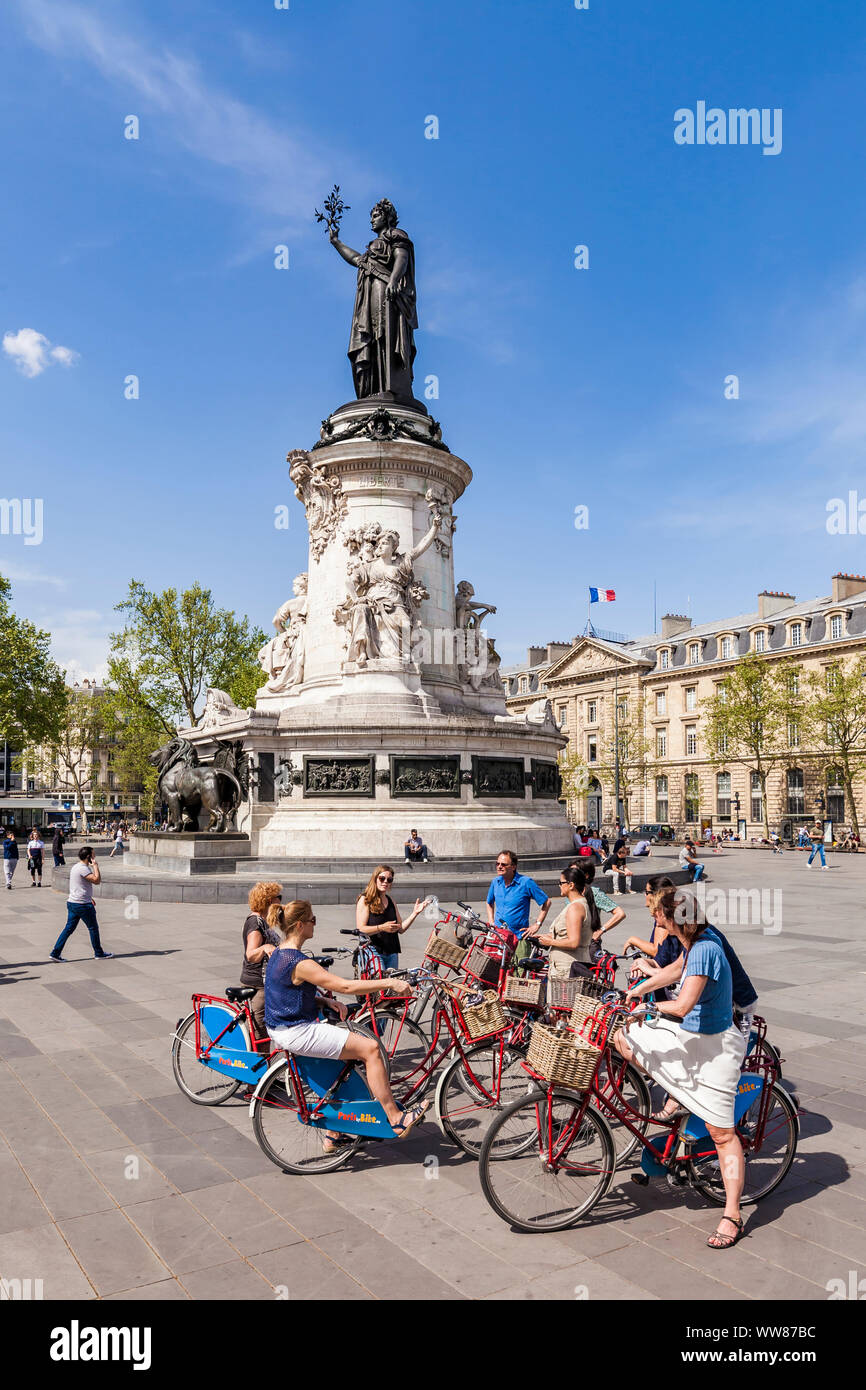 France, Paris, city centre, Place de la RÃ©publique, guided cycling tour, Paris by bike, sightseeing tour, cycling tour with guide Stock Photo