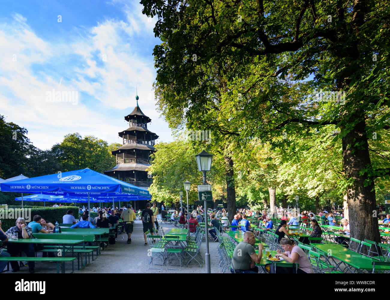 Biergarten am chinesischen turm hires stock photography and images Alamy