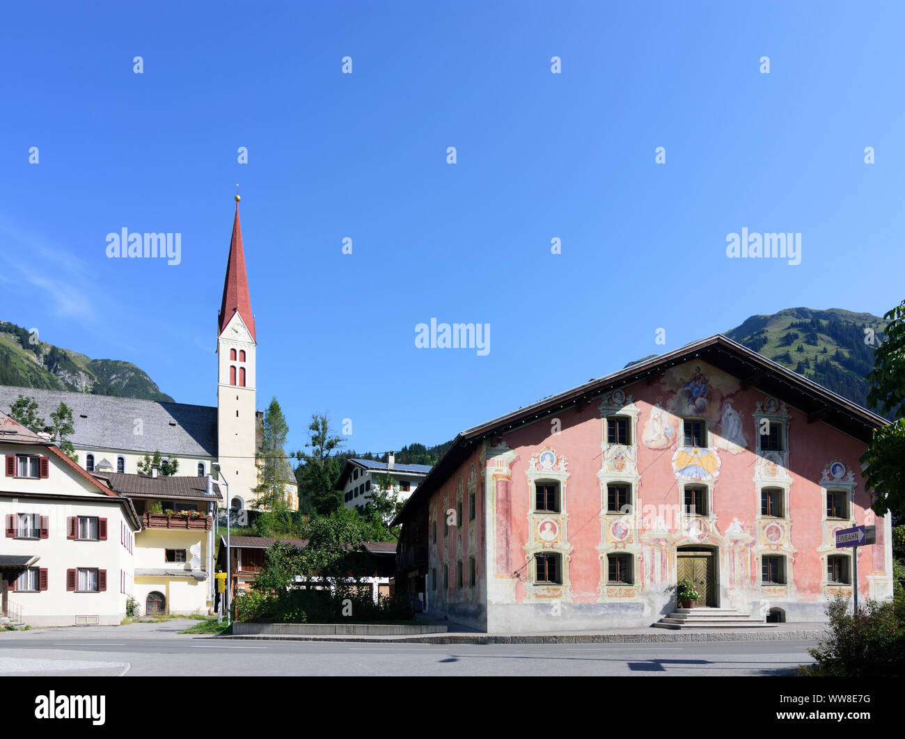 Holzgau, church, historic house BÃ¼rgerhaus (red), Lechtal Valley, Tyrol, Austria Stock Photo