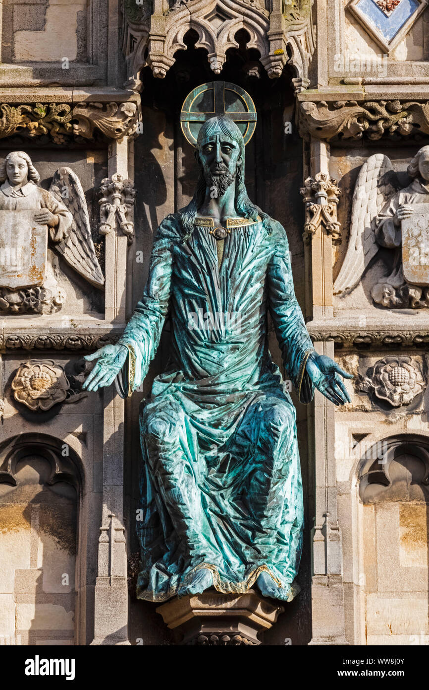 England, Kent, Canterbury, Canterbury Cathedral, Bronze Figure of Christ On Cathedral Gateway, Sculptured by Klaus Ringwald 1990 Stock Photo