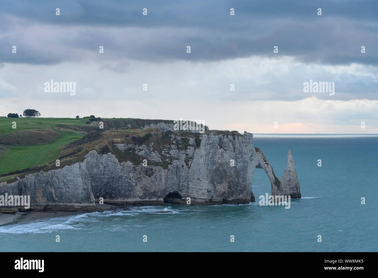 Dusk on the ocean hi-res stock photography and images - Alamy