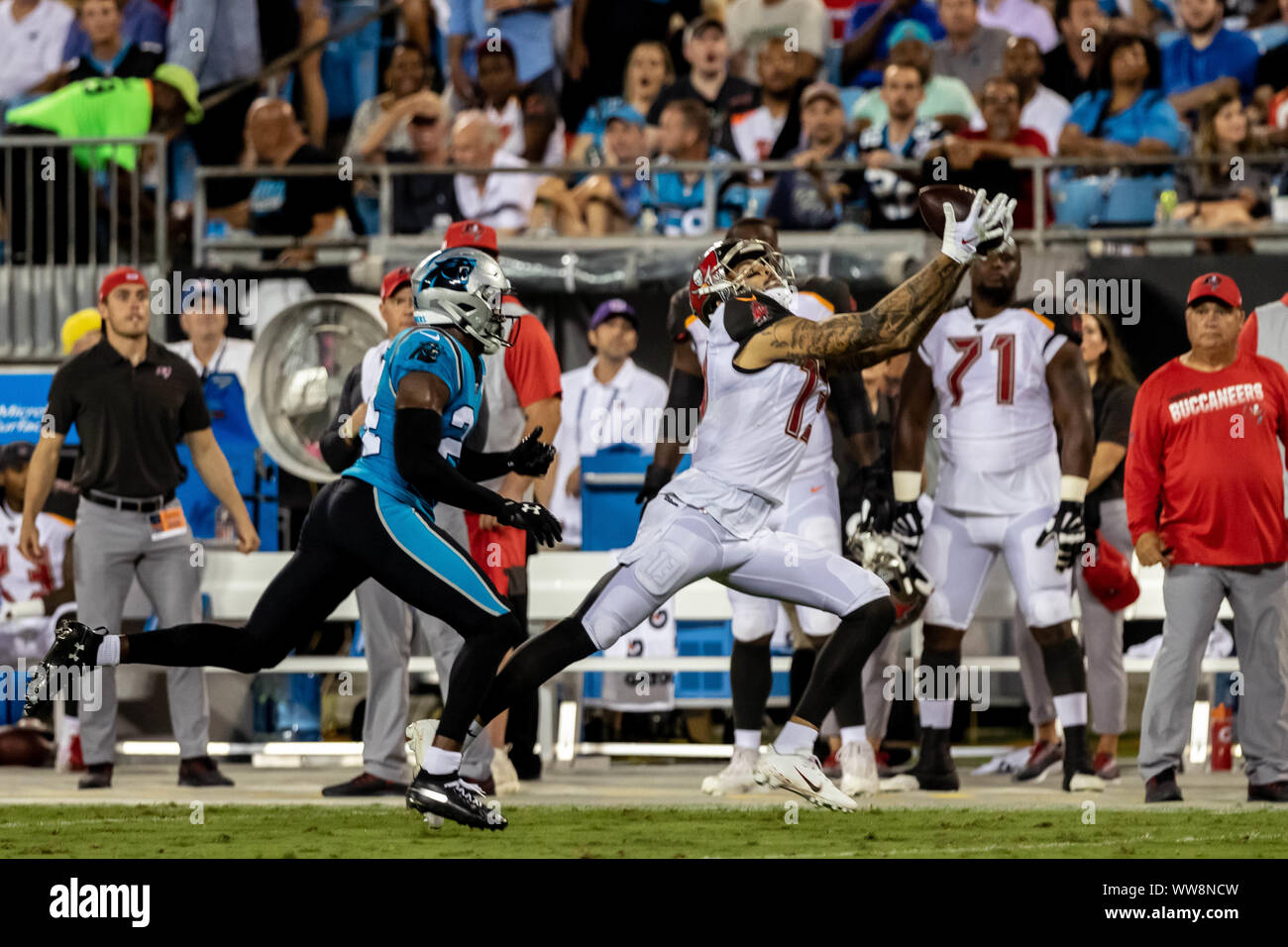 Charlotte, North Carolina, USA. 12th Sep, 2019. Tampa Bay Buccaneers wide receiver Mike Evans (13) makes a catch at Bank of America Stadium. The Buccaneers won 20-14. Credit: Jason Walle/ZUMA Wire/Alamy Live News Stock Photo
