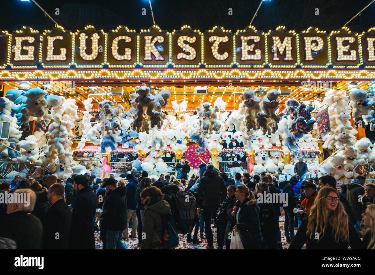 Game attendees hi-res stock photography and images - Alamy