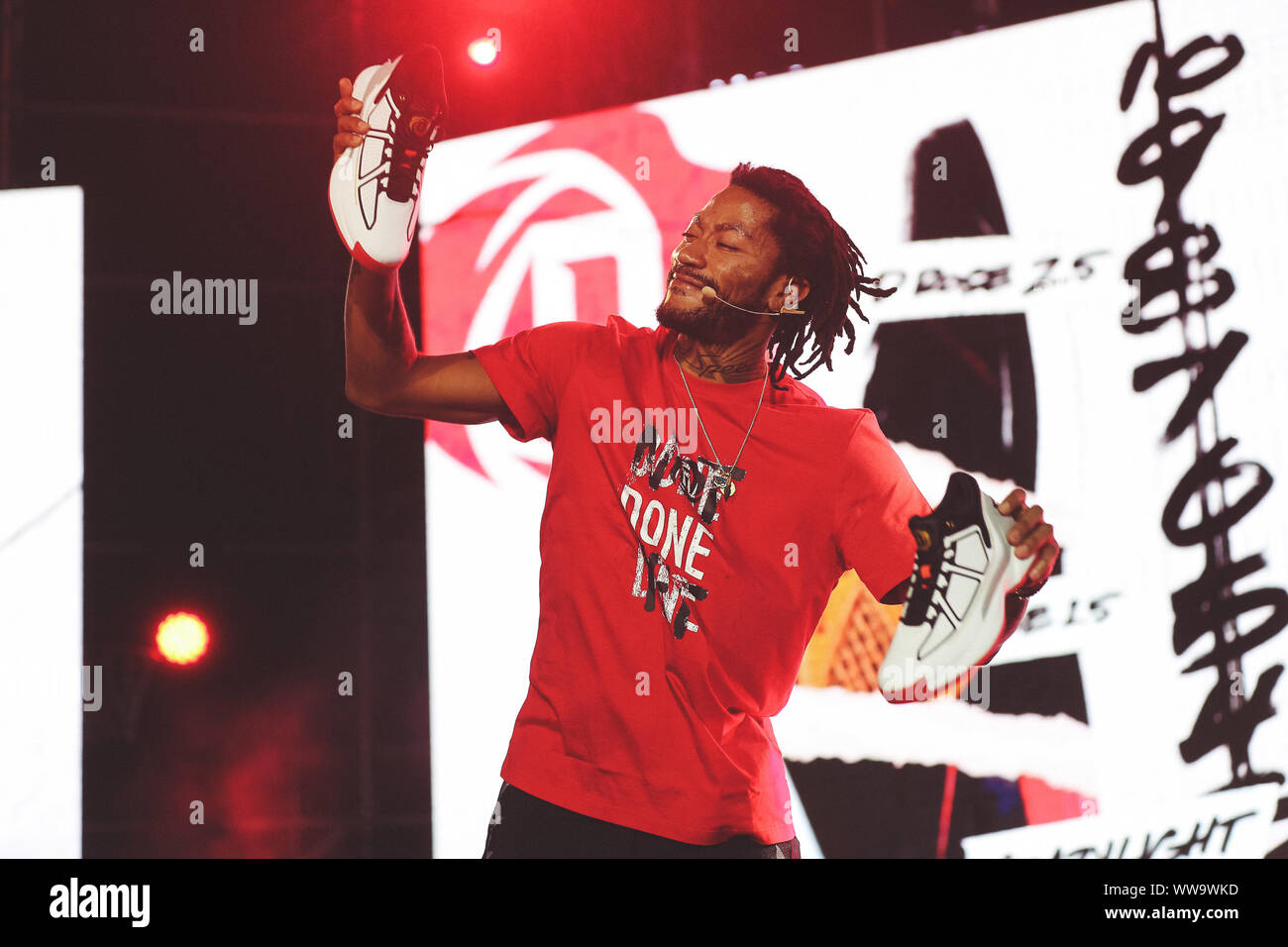 derrick rose christmas jersey 2019