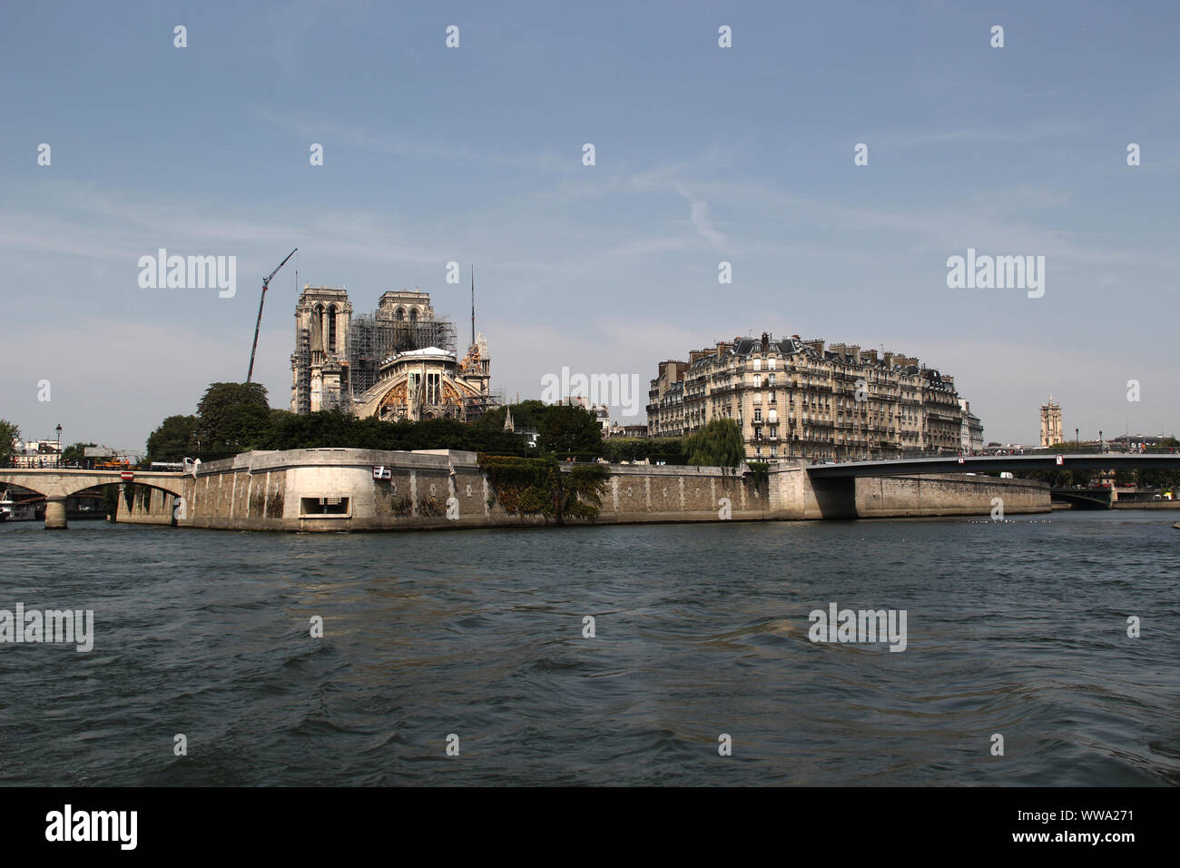 Visit notre dame hi-res stock photography and images - Alamy