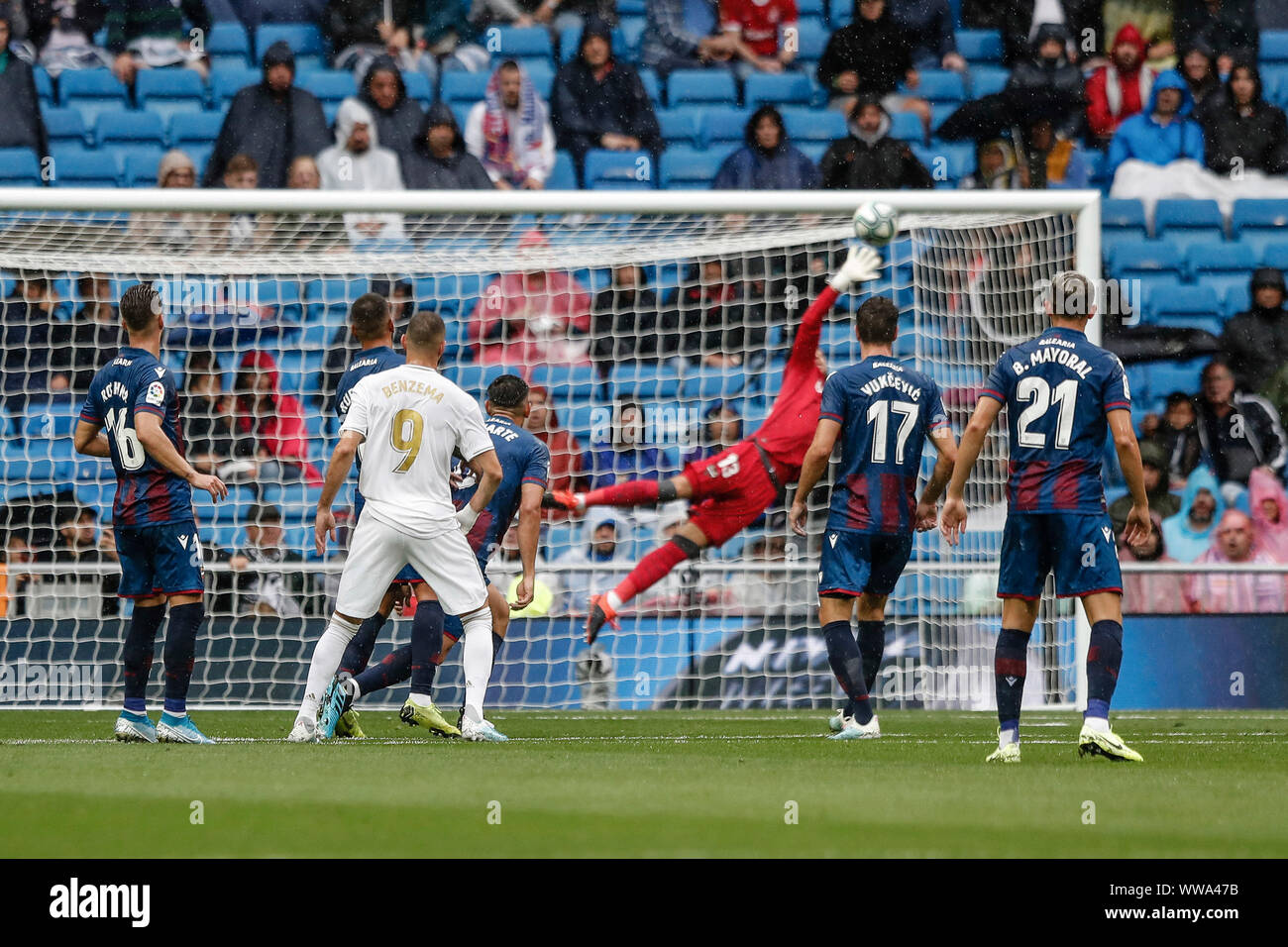 Kết quả hình ảnh cho Aitor Fernandez saves