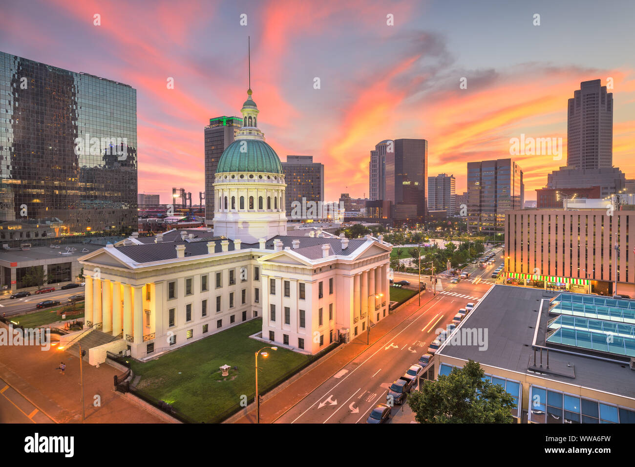 The old courthouse at dusk in downtown St. Louis, Missouri, USA. Stock Photo