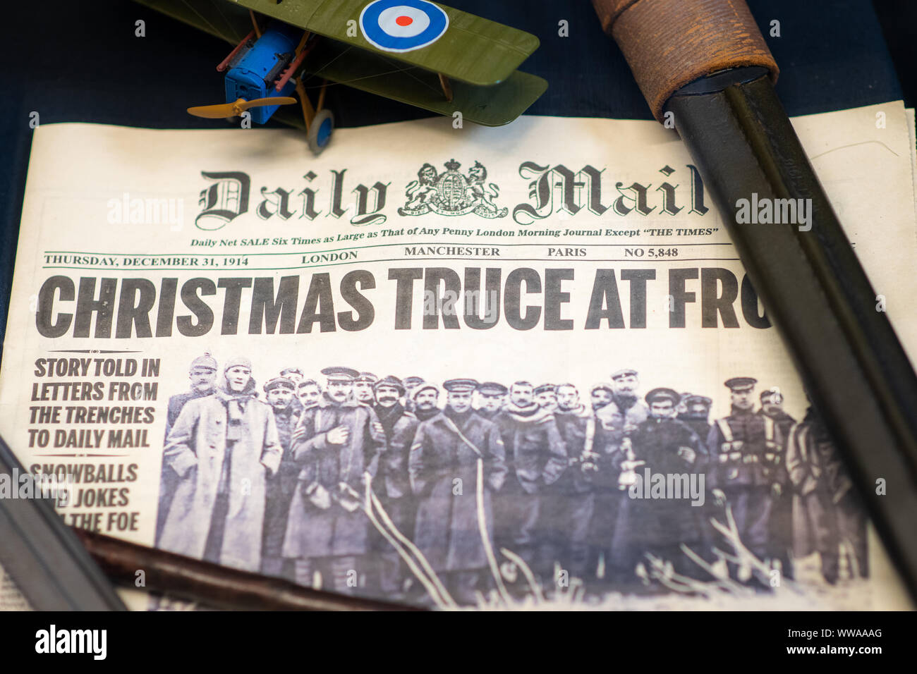 Doncaster, UK - 28th July 2019: Newspaper from Christmas WW1 showing the temporary truce. Daily Mail December 31 1914 Stock Photo