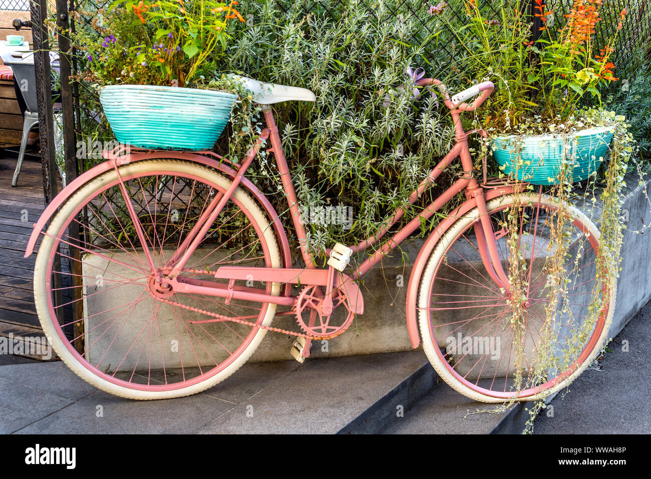 Pink painted bicycle hi res stock photography and images Alamy
