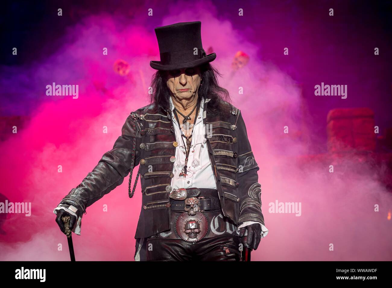 Berlin, Deutschland. 13th Sep, 2019. 13.09.2019, rock legend Alice Cooper gives a concert of his 'Ol 'Black Eyes is Back' - Tour 2019 in the Max-Schmeling-Halle in Berlin. Friday the 13th is the perfect date for a shock rocker show. | usage worldwide Credit: dpa/Alamy Live News Stock Photo