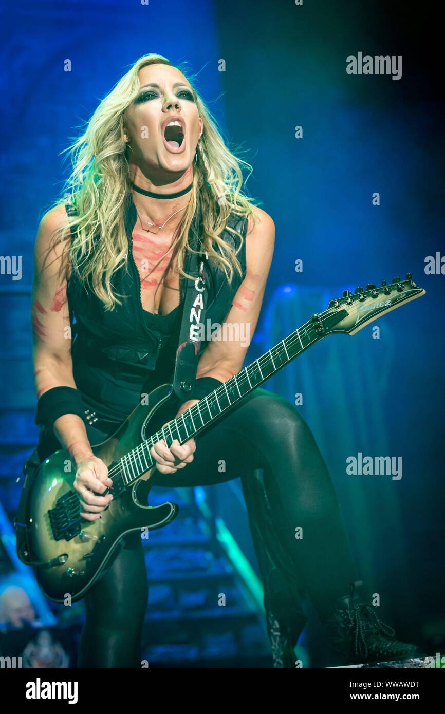 Nita strauss hi-res stock photography and images - Alamy