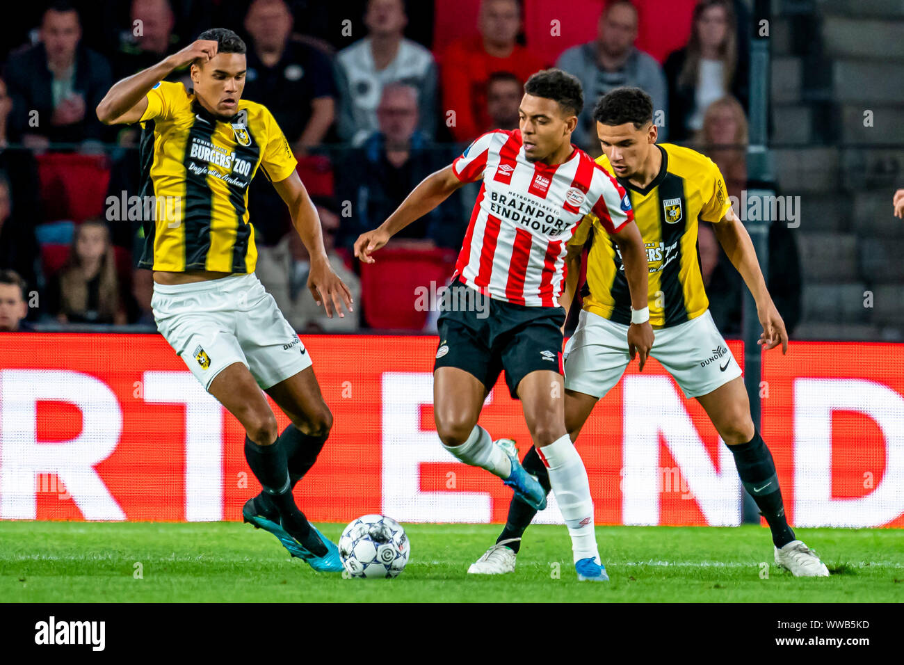 Donyell Malen Red Carded as AS Roma Draws Como
