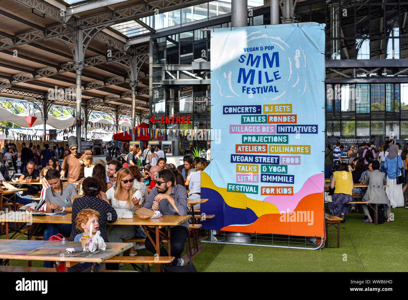 PARIS, FRANCE - SEPTEMBER 14, 2019: Many visitors enjoying a lunch for the vegan and pop SMMMILE festival held in the Parc de la Villette. Stock Photo