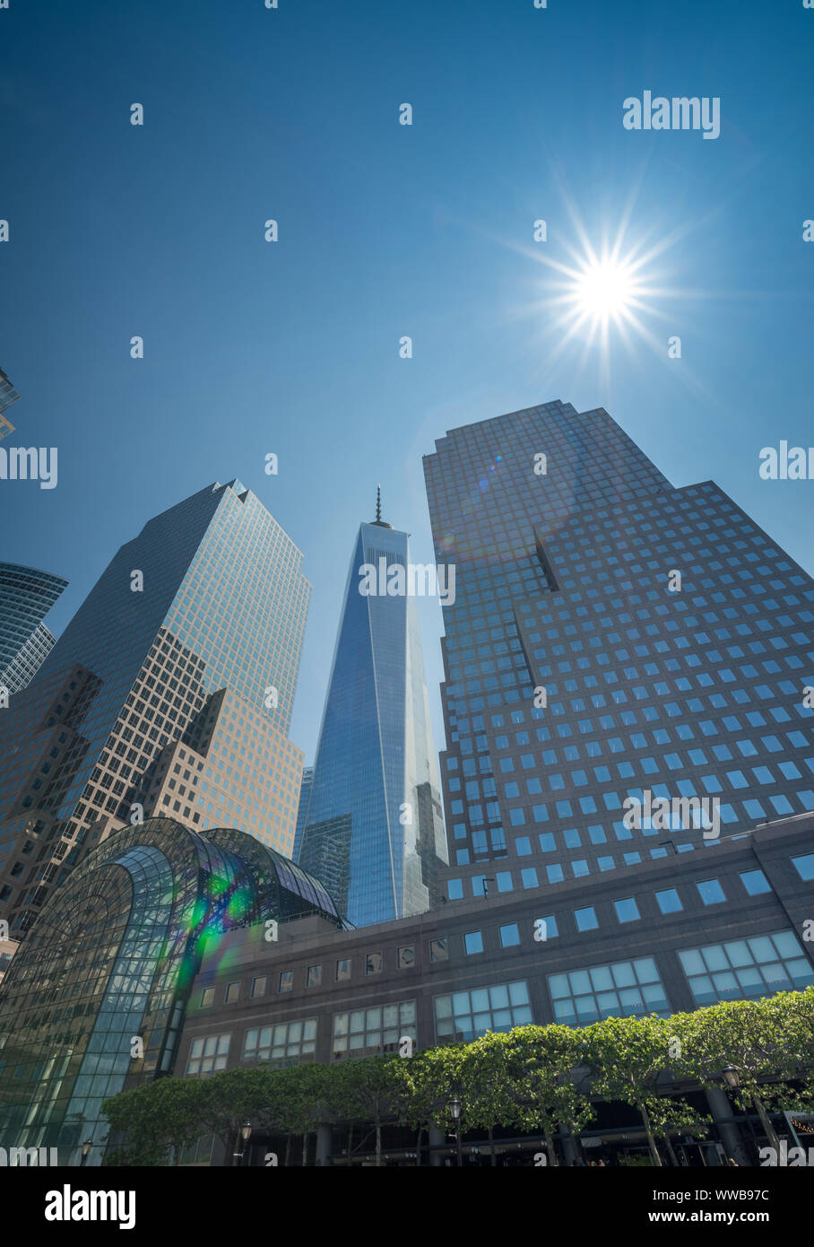 Very tall buildings hi-res stock photography and images - Alamy