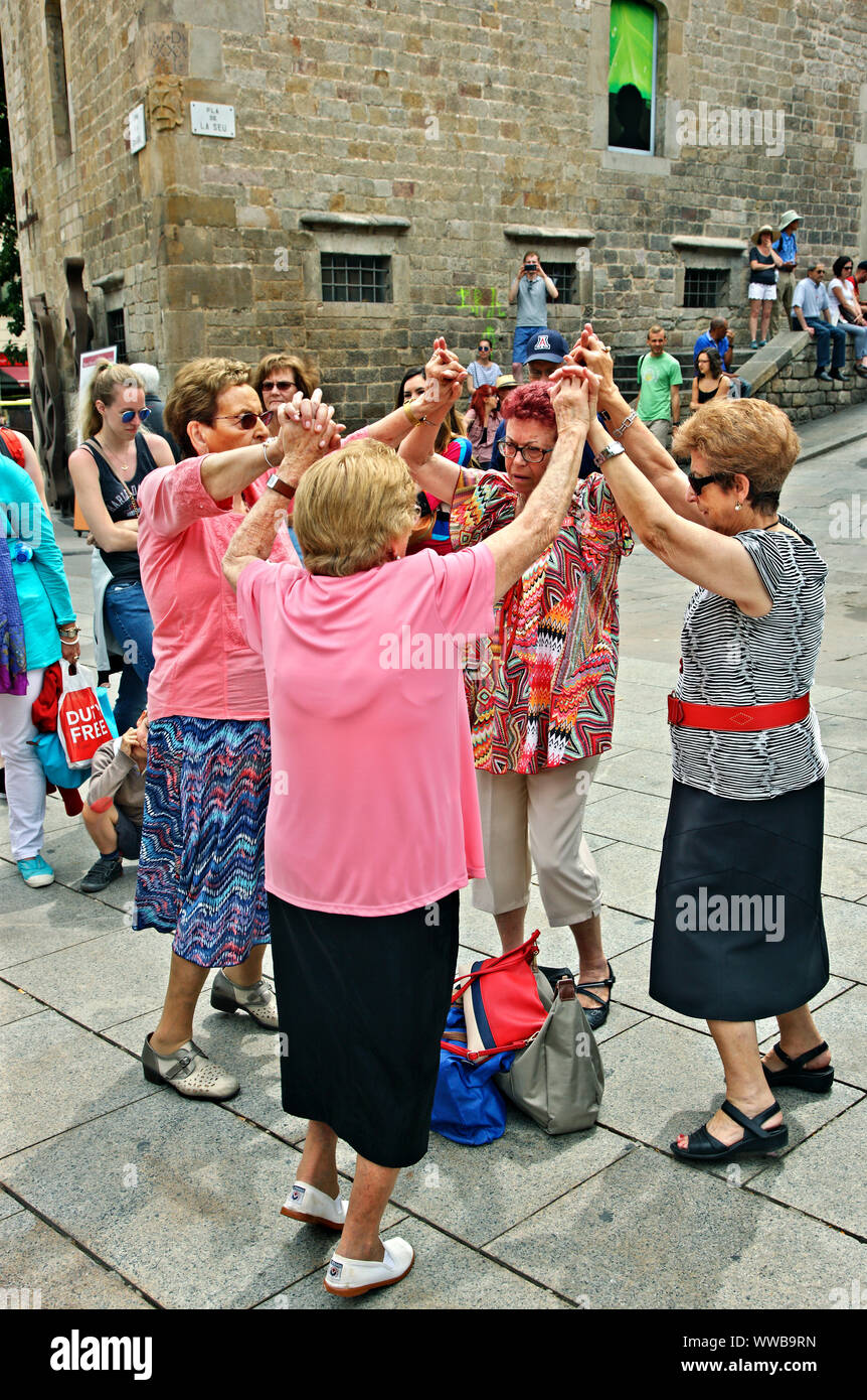 Hundreds of Catalan citizens gather every Sunday noon outside of the Cathedral of Barcelona, to dance the Sardana, the "national" dance of Catalunya Stock Photo