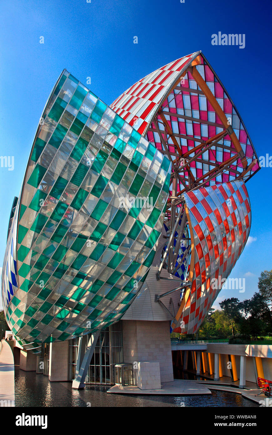 The bulding of the Louis Vuitton Foundation (designed by the architect ...