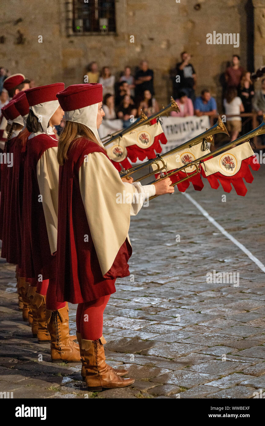 Medieval trumpets hires stock photography and images Alamy