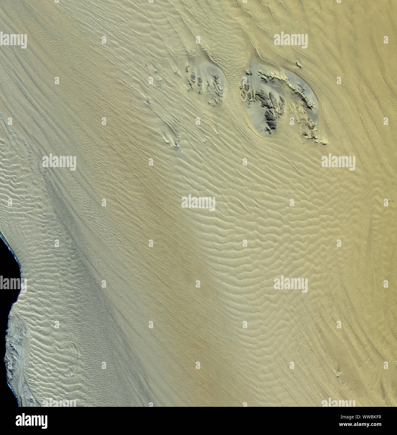 Namib Desert, coastal desert in southern Africa, central Namibia, linear and longitudinal sand dunes, by NASA/DPA Stock Photo