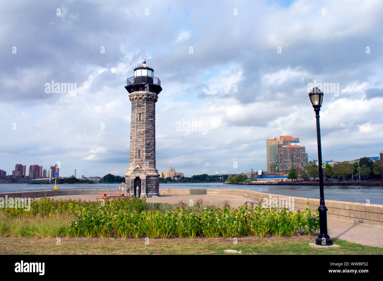 Lighthouse on Northern tip of Roosevelt Island overlooking the East River between the NYC boroughs of Manhattan and Queens.-04 Stock Photo