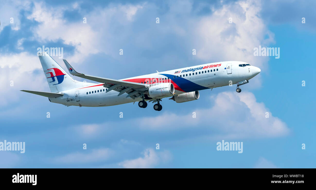 Airplane Boeing 737 of Malaysia Airlines flying through sky prepare to landing at Tan Son Nhat International Airport, Ho Chi Minh City, Vietnam Stock Photo