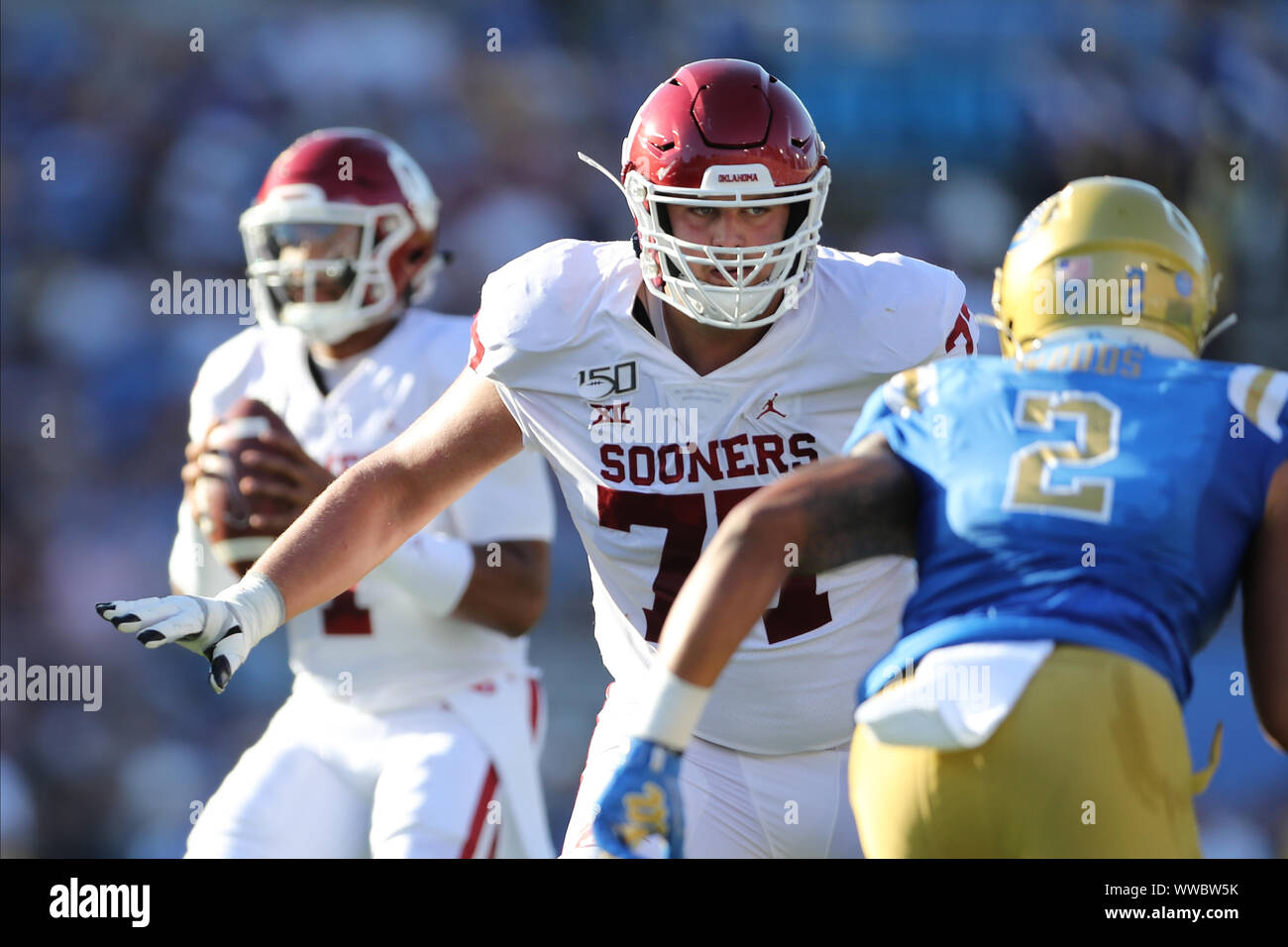 Pasadena, CA. 14th Sep, 2019. Oklahoma Sooners offensive lineman Erik Swenson (77) protects Oklahoma Sooners quarterback Jalen Hurts (1) in the first half during the game versus the Oklahoma Sooners and the UCLA Bruins at The Rose Bowl in Pasadena, CA. (Photo by Peter Joneleit) Credit: csm/Alamy Live News Stock Photo