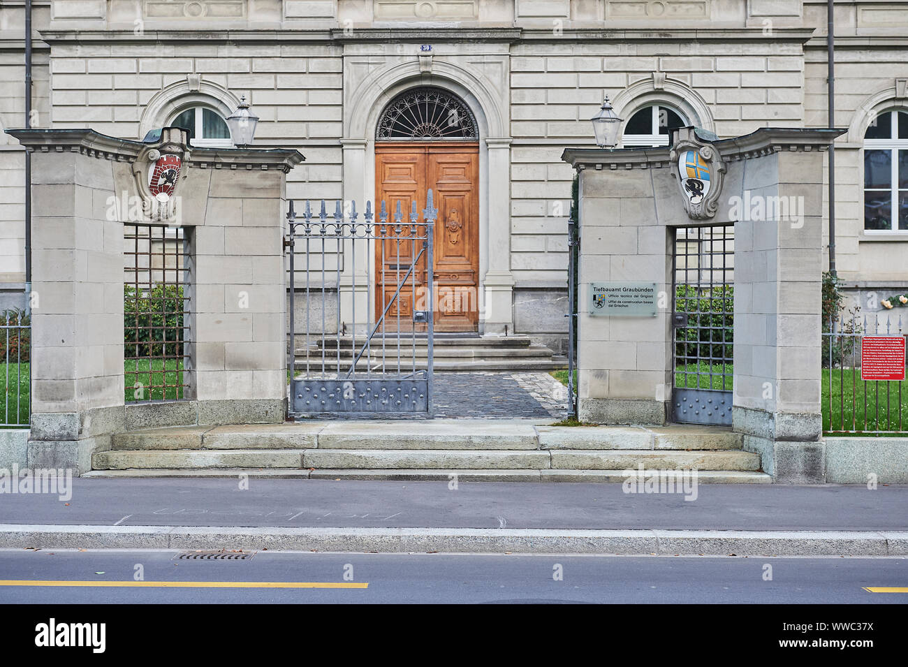 Chur, Schweiz. 15. September 2019. Der Sitz der Zentralverwaltung des Kantonalen Tiefbauamtes Graubünden an der Grabenstrasse 30 in Chur. Stock Photo