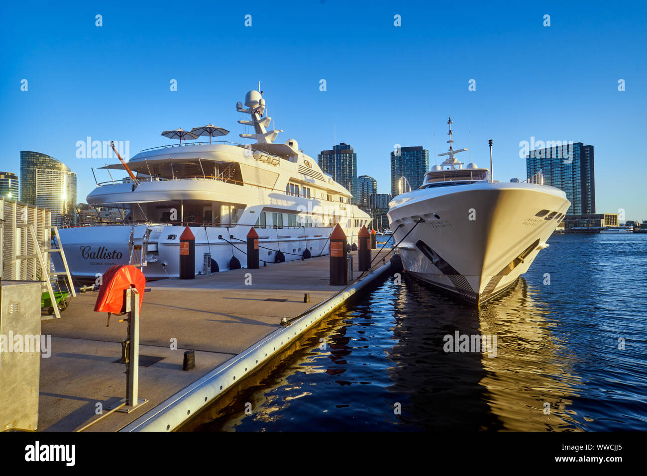 Southbank and boats on the Yarra River waterfront, Southbank, Melbourne Australia Stock Photo