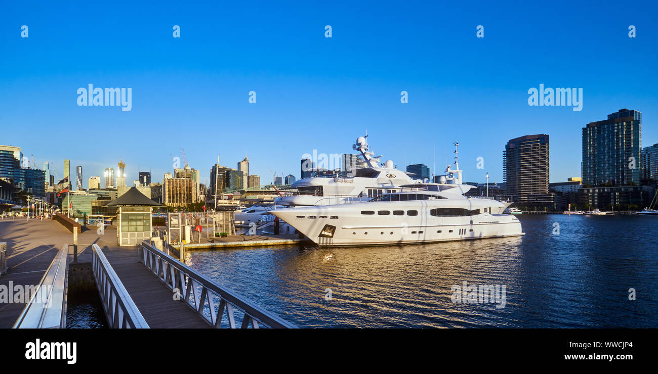 Southbank and boats on the Yarra River waterfront, Southbank, Melbourne Australia Stock Photo