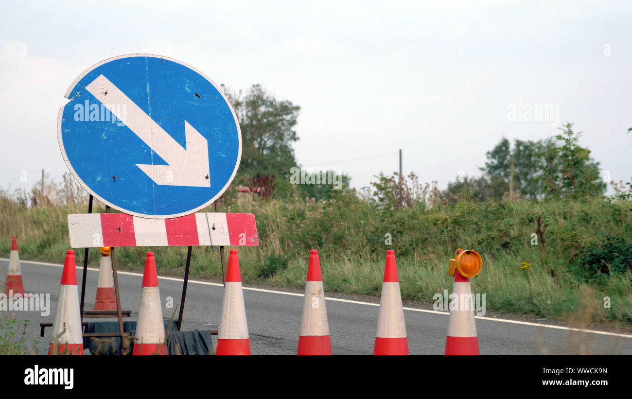 Road Work Ahead Sign At Night Hi res Stock Photography And Images Alamy Road Work Ahead Sign At Night Hi res Stock Photography And Images Alamy