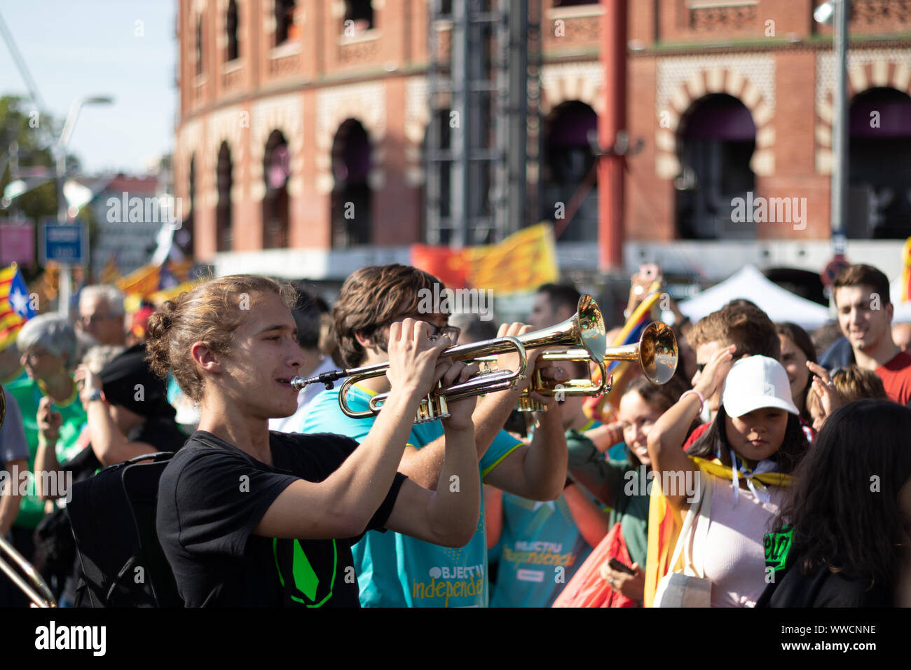 Street musicians playing in the catalan independence rally that took place during the national day 'La Diada'. Barcelona 2019. Stock Photo