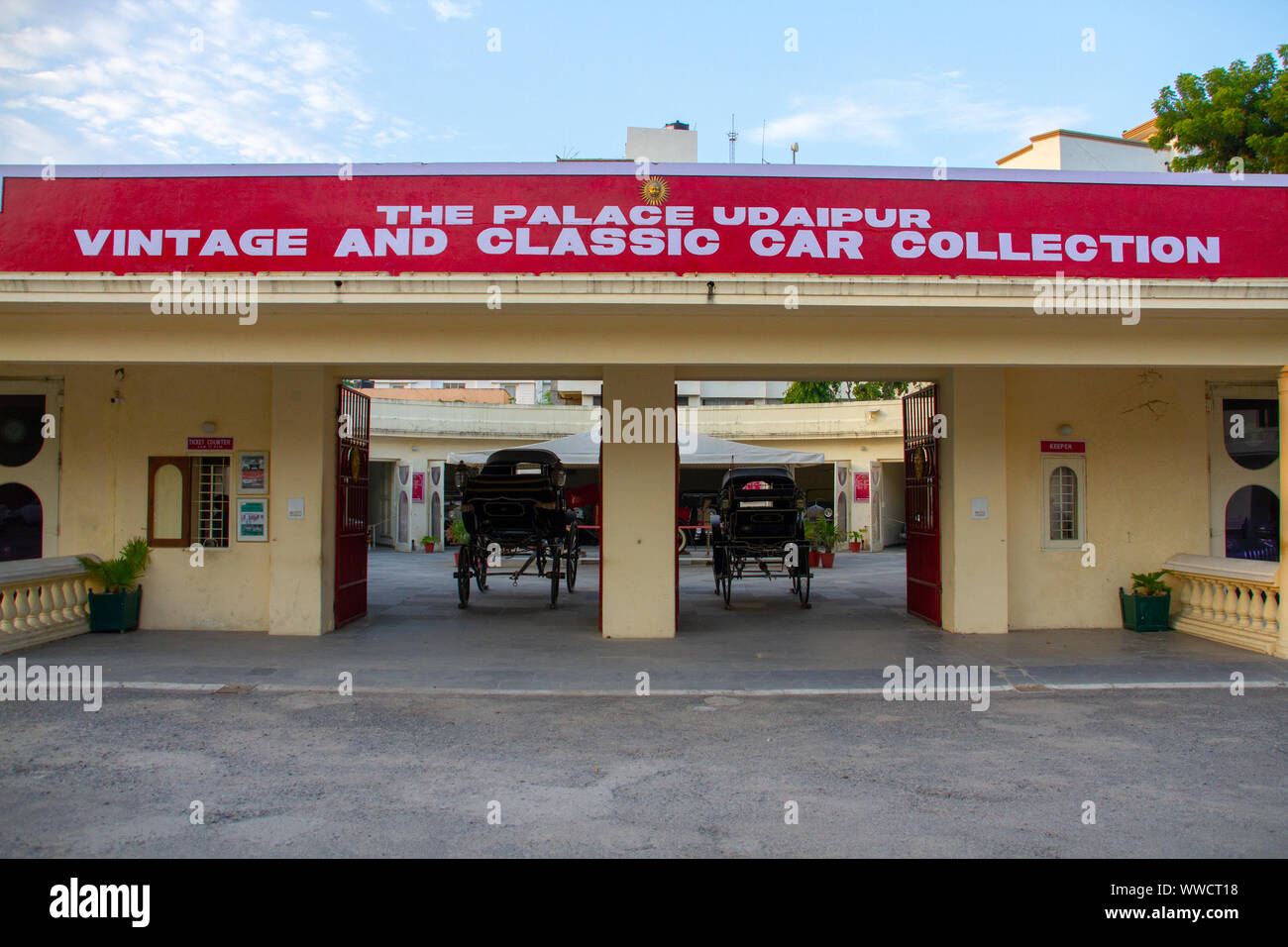 Udaipur classic car collection Stock Photo Alamy