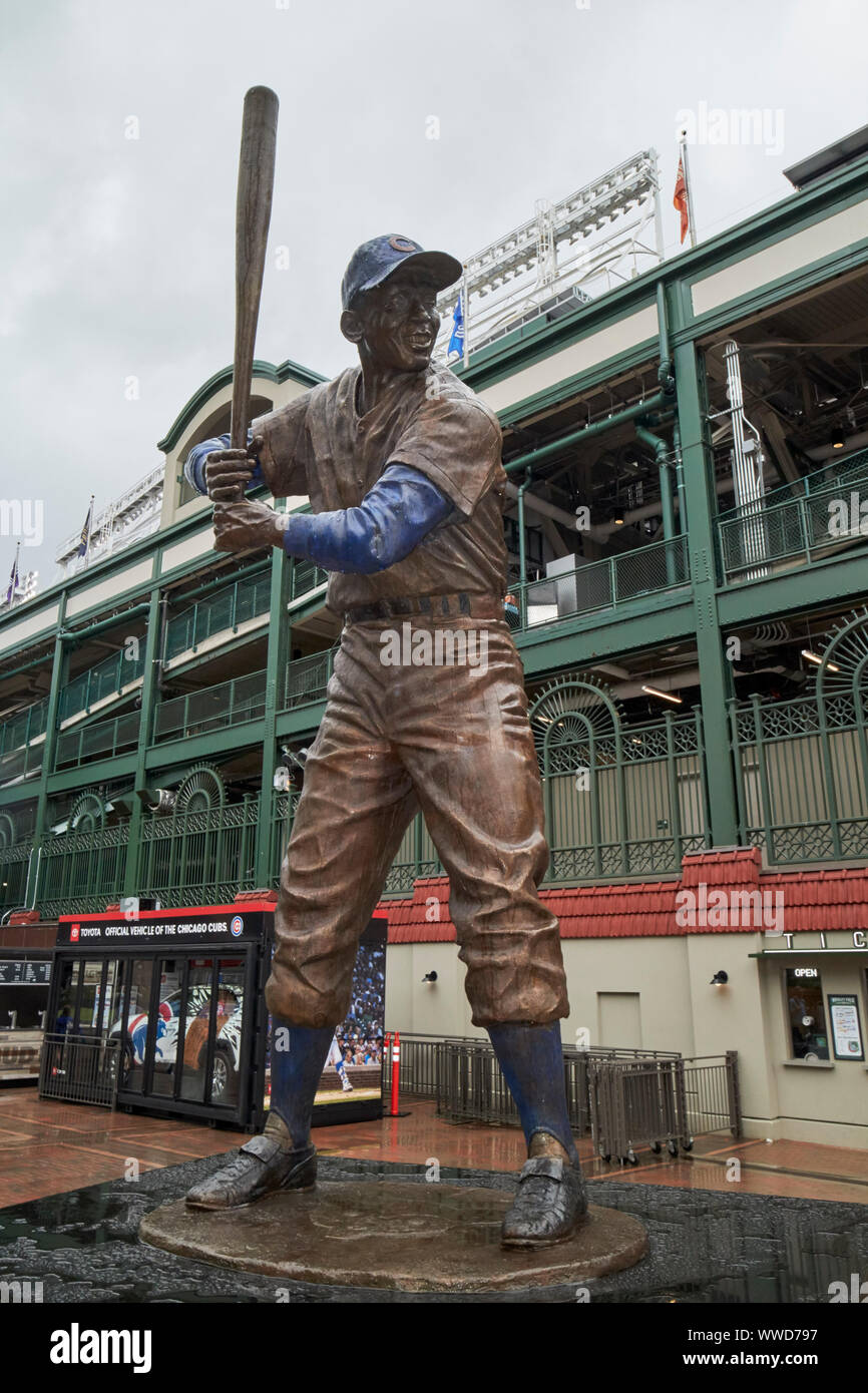 ernie banks statue at wrigley field Chicago Illinois USA Stock Photo Alamy