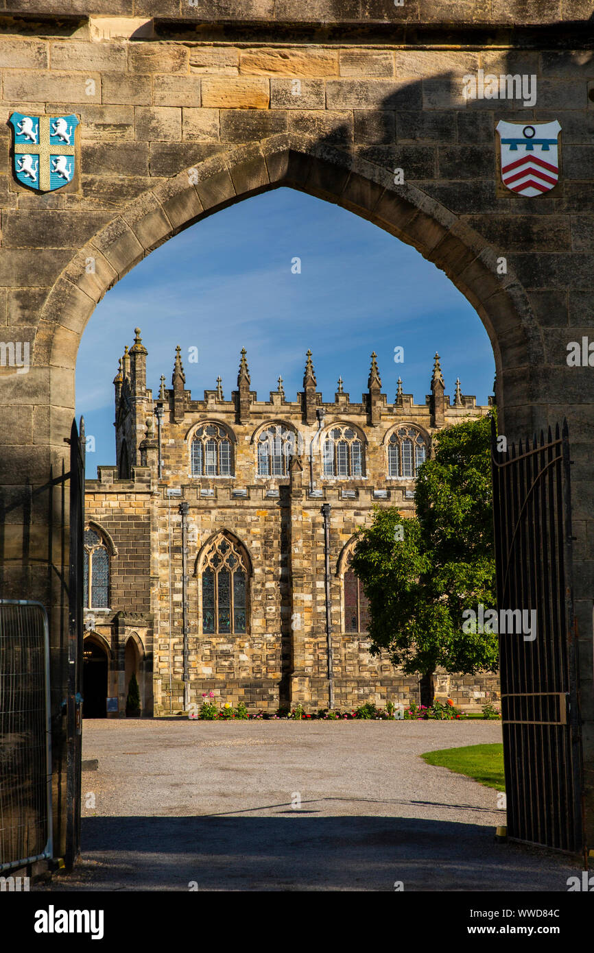 UK, County Durham, Bishop Auckland, Castle, home to Bishops of Durham, through gateway Stock Photo