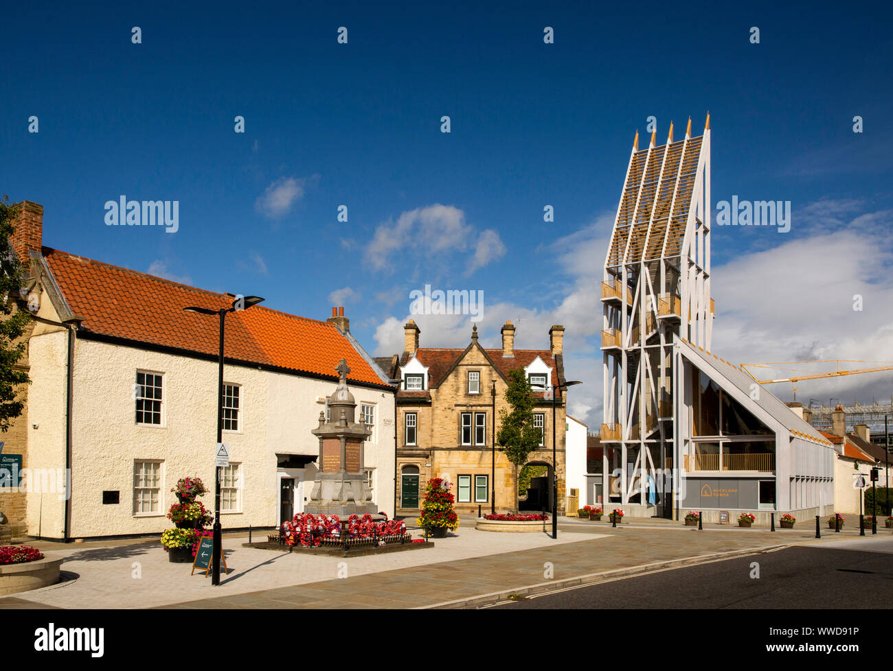 UK, County Durham, Bishop Auckland, Market Place, War Memorial and 29m high Auckland Tower Stock Photo