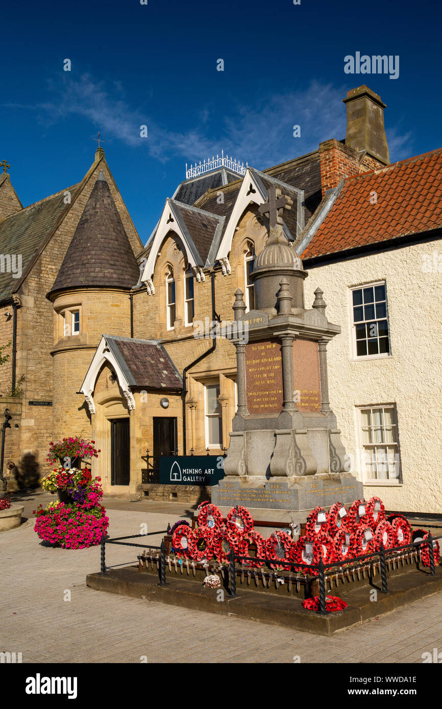 UK, County Durham, Bishop Auckland, Market Place, War Memorial outside Miner’s Art Gallery Stock Photo