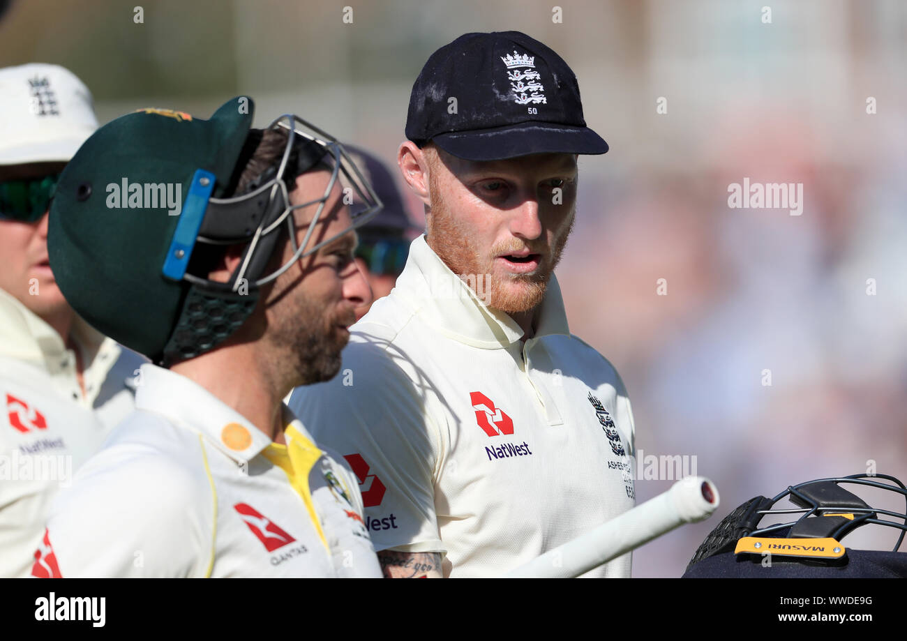 England's Ben Stokes (right) speaks to Australia's Matthew Wade as they walk off the pitch for the tea break during day four of the fifth test match at The Kia Oval, London. Stock Photo