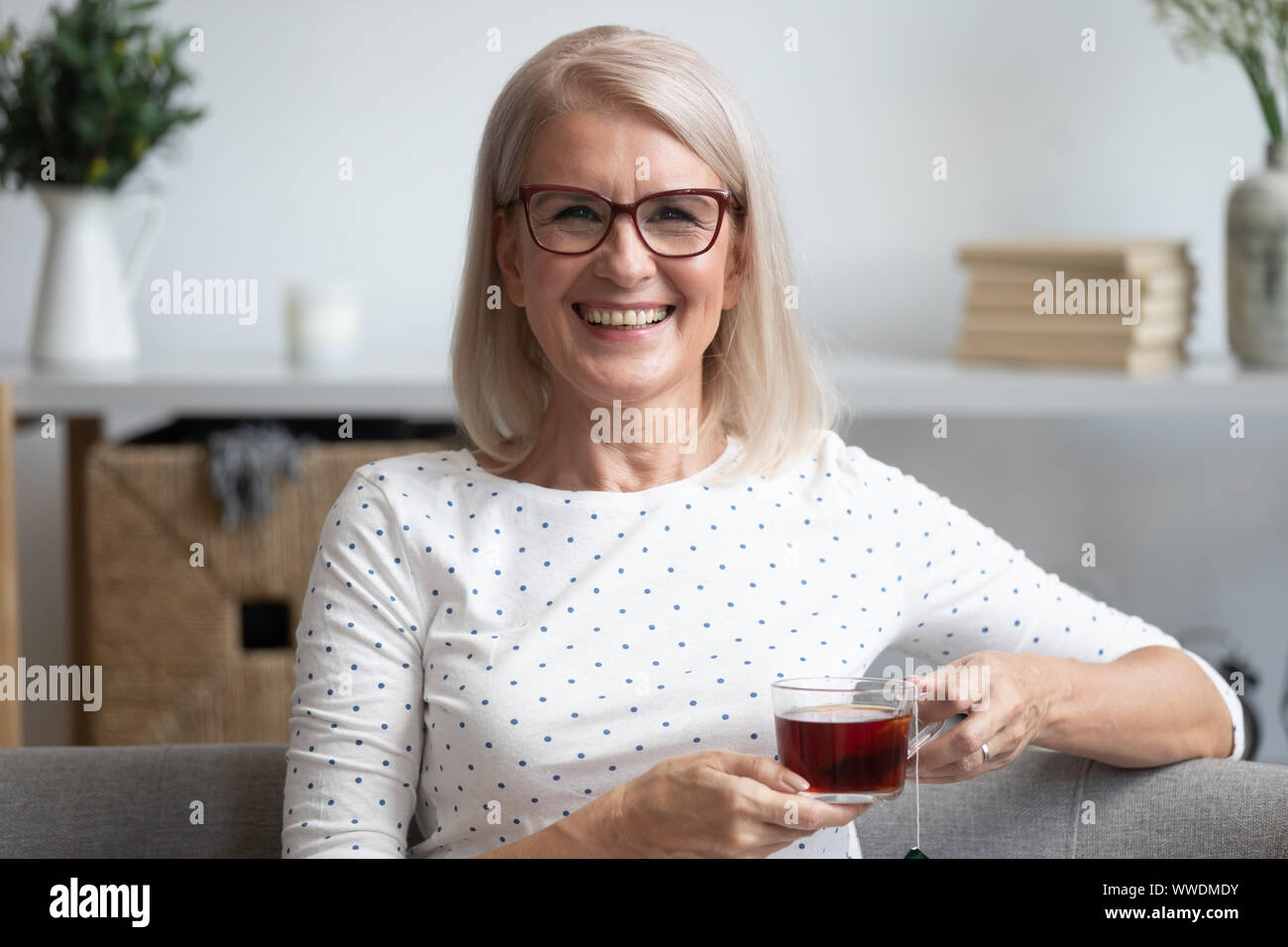 Mature black woman indoors hi-res stock photography and images - Alamy