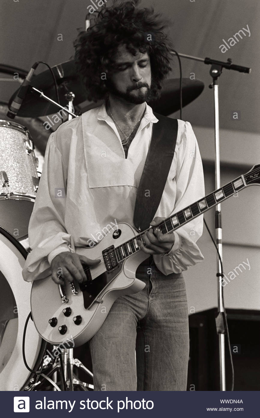 1977 FLEETWOOD MAC outdoor concert Stevie Nicks, Lindsey Buckingham, Mick  Fleetwood, Christine McVie, John McVie Stock Photo - Alamy
