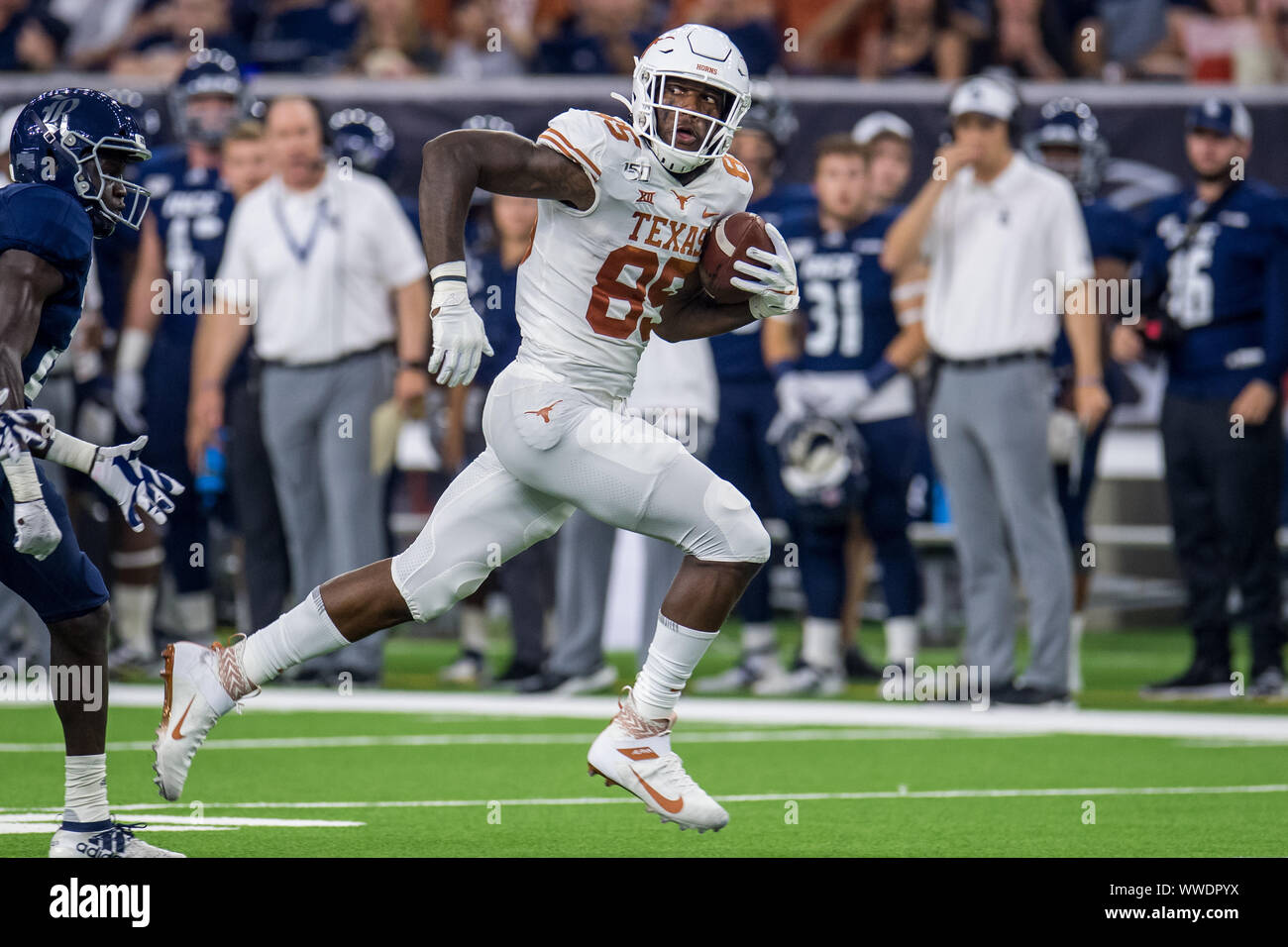 Houston, TX, USA. 14th Sep, 2019. Texas Longhorns wide receiver Malcolm Epps (85) runs after making a catch during the 1st quarter of an NCAA football game between the Texas Longhorns and the Rice Owls at NRG Stadium in Houston, TX. Texas won the game 48 to 13.Trask Smith/CSM/Alamy Live News Stock Photo